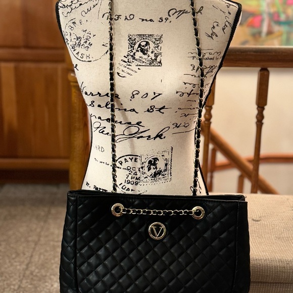 VERA NEW YORK Excellent used condition.  Two-way: shoulder or crossbody bag. - Picture 13 of 13